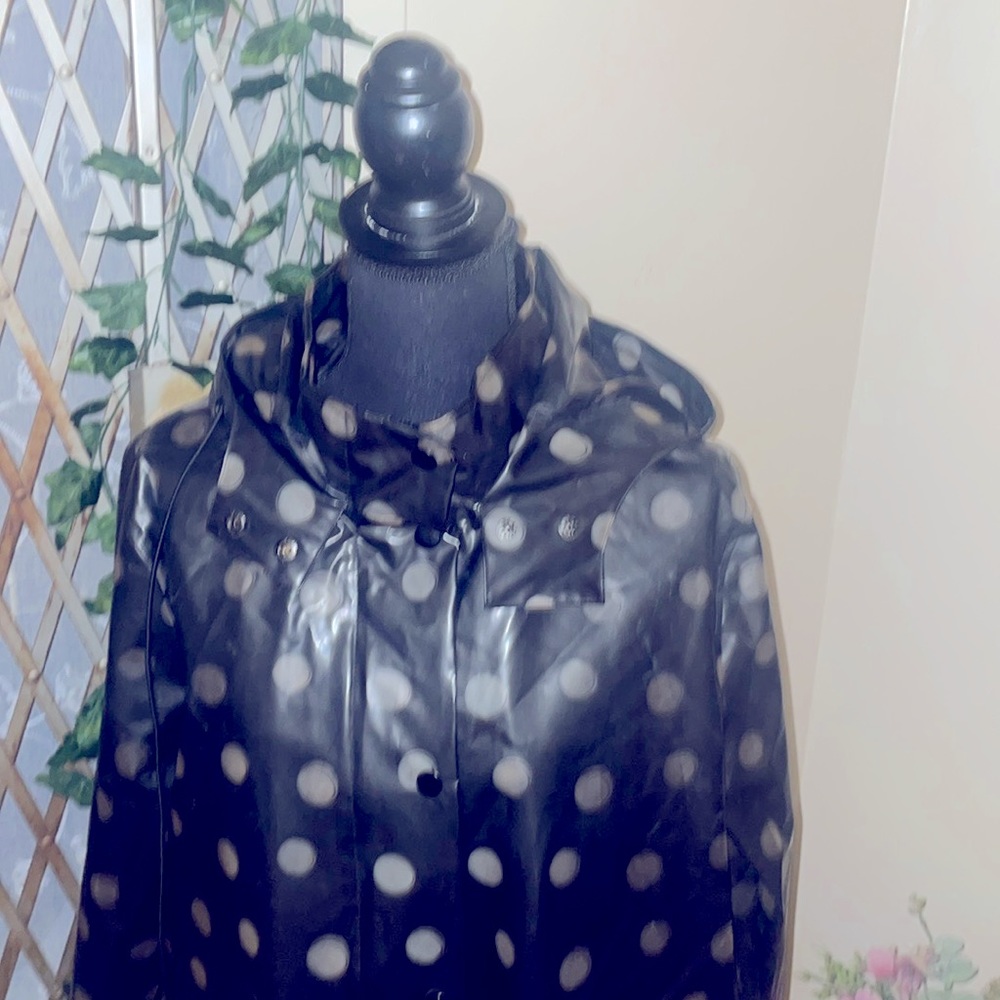 Women’s zip front  Raincoat, snap closure, black/white polka dots, large